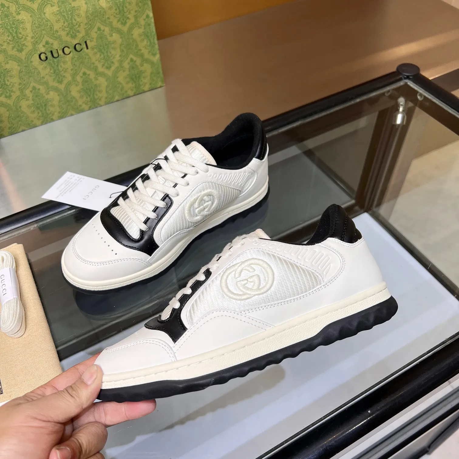 👟👟Ex-factory price 520👟👟 Top version, full styling effect, instant sales of the common practice of soft treading in the market, 💣💣💣Gucci2023 early spring Gucci G home latest hot style MAC80 sports shoes couple style casual retro distressed dirty shoes small dirty shoes small white shoes🌸🌸🌸 original purchase and development Production Gucci MAC80 new hot-selling series. The exquisite and compact interlocking double G logo romantically interprets the aesthetic concept of this series. Made of off-white leather, ▪️Material: original customized imported first-layer cowhide ▪️Inner lining: original customized imported breathable mesh ▪️Outsole: original molded two-color TPU outsole ▪️Sole thickness: 3CM ▪️Size: women's 35-40 / men's 39-45